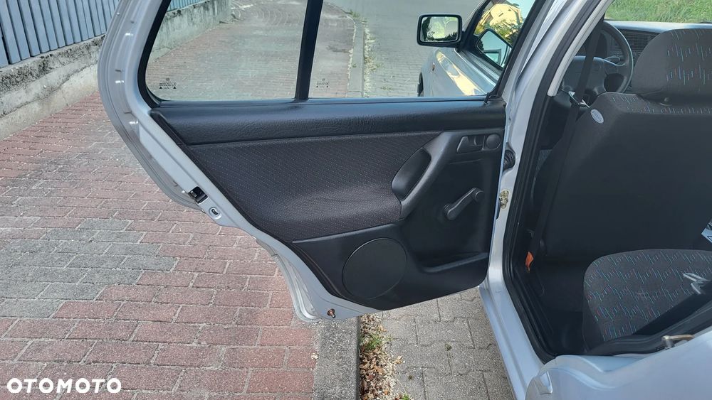 Volkswagen Golf - 22