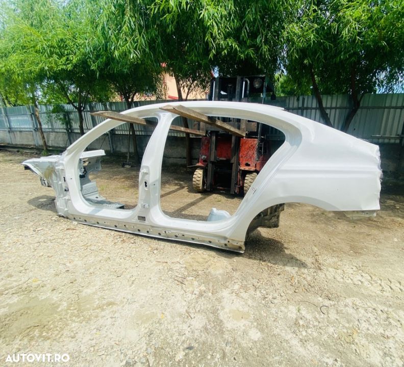 cadru lateral Bmw 730LD G12 G11 prag pasaj roata stânga lonjeron dublura aripa stâlp usa / central - 2