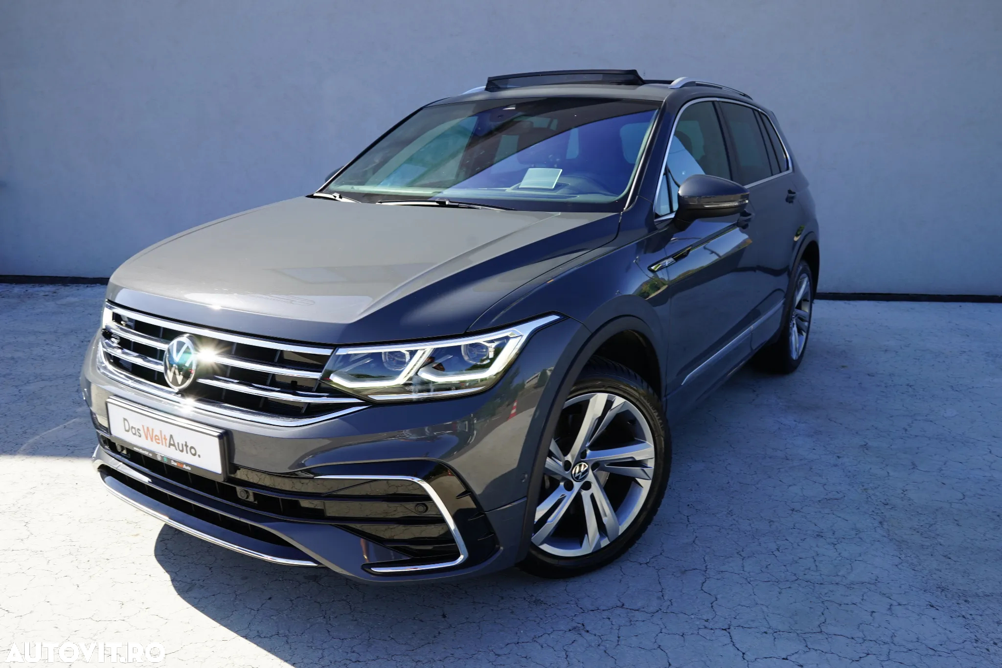 Volkswagen Tiguan - 2