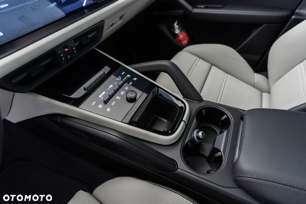 Porsche Cayenne E-Hybrid PHEV Black Edition - 24