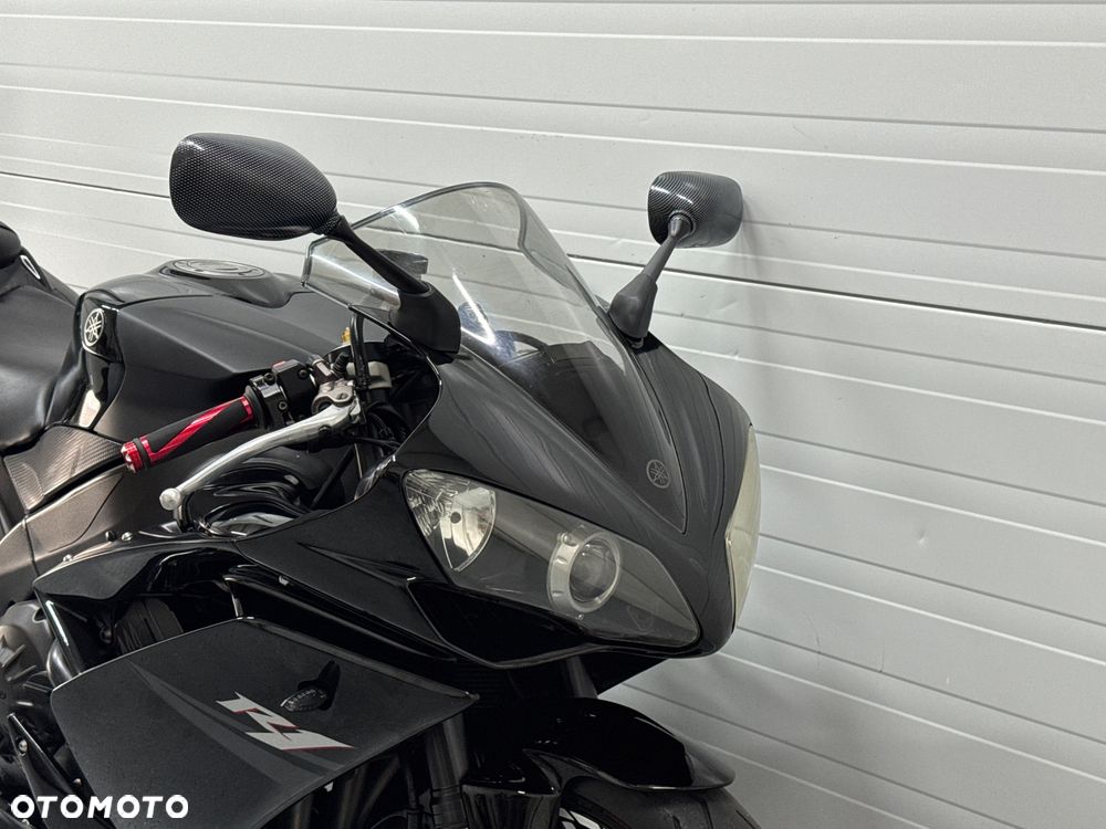 Yamaha R1 - 13