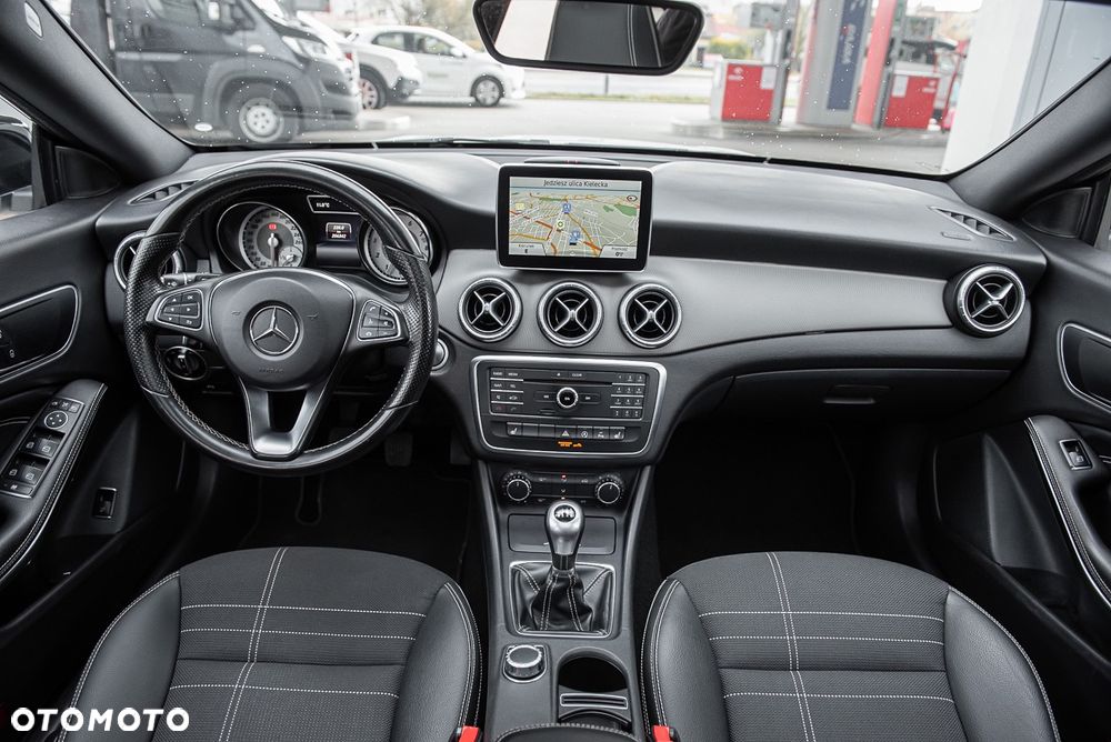 Mercedes-Benz CLA 180 UrbanStyle Edition - 26