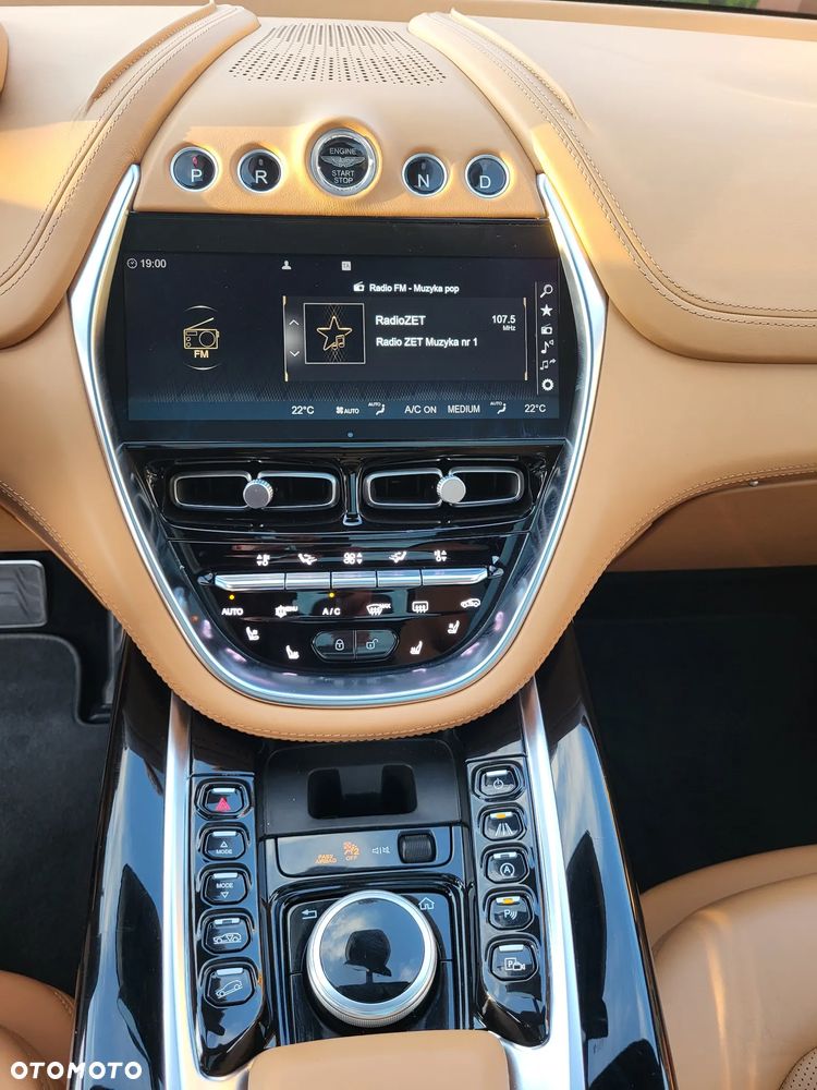 Aston Martin DBX - 13