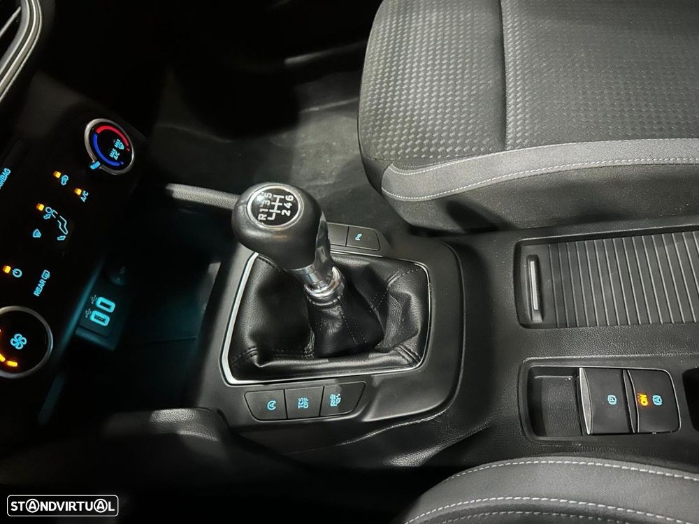 Ford Focus 1.5 TDCi ECOBlue Active — fotografia 15