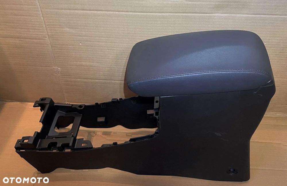 Podłokietnik skórzany schowek tunel środkowy Suzuki SX4 S-Cross 2022 OE - 2