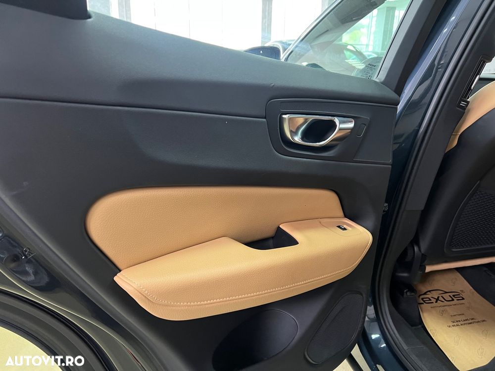 Volvo XC 60 T8 Twin Engine AWD Momentum Pro - 19