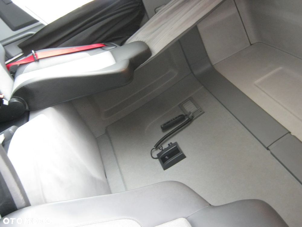 Renault T-460 SPROWADZONE - 8