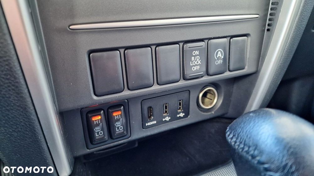 Mitsubishi L200 - 30