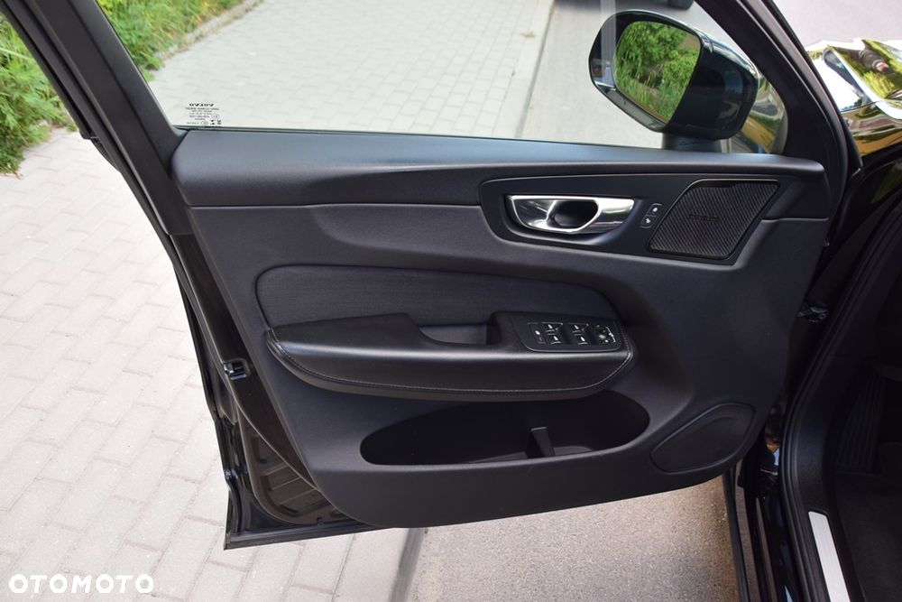 Volvo XC 60 B4 D AWD Geartronic Inscription - 34