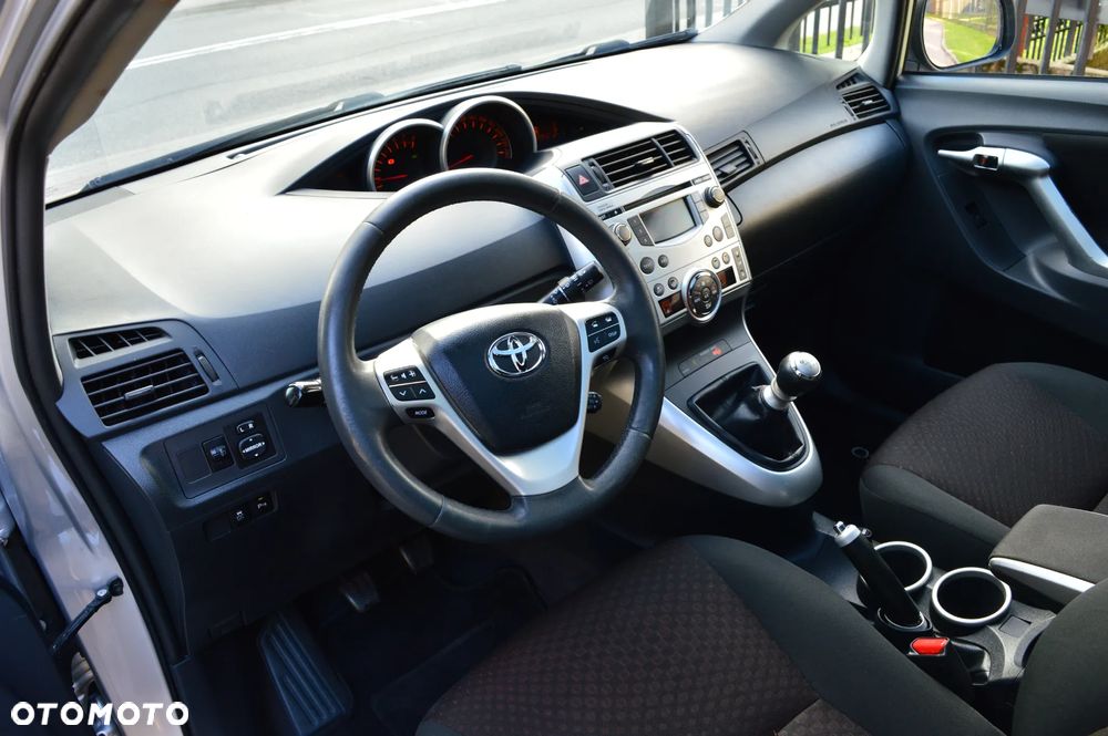 Toyota Verso 1.8 Premium 7os - 19