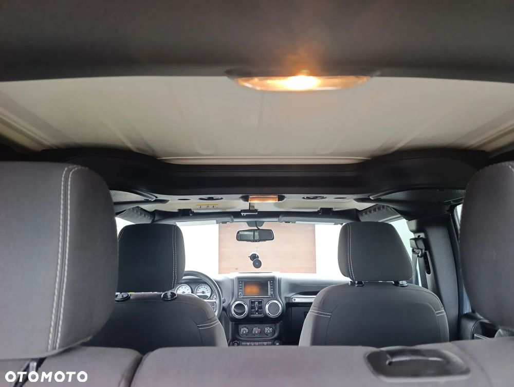 Jeep Wrangler 3.6 Unlim Sahara - 17