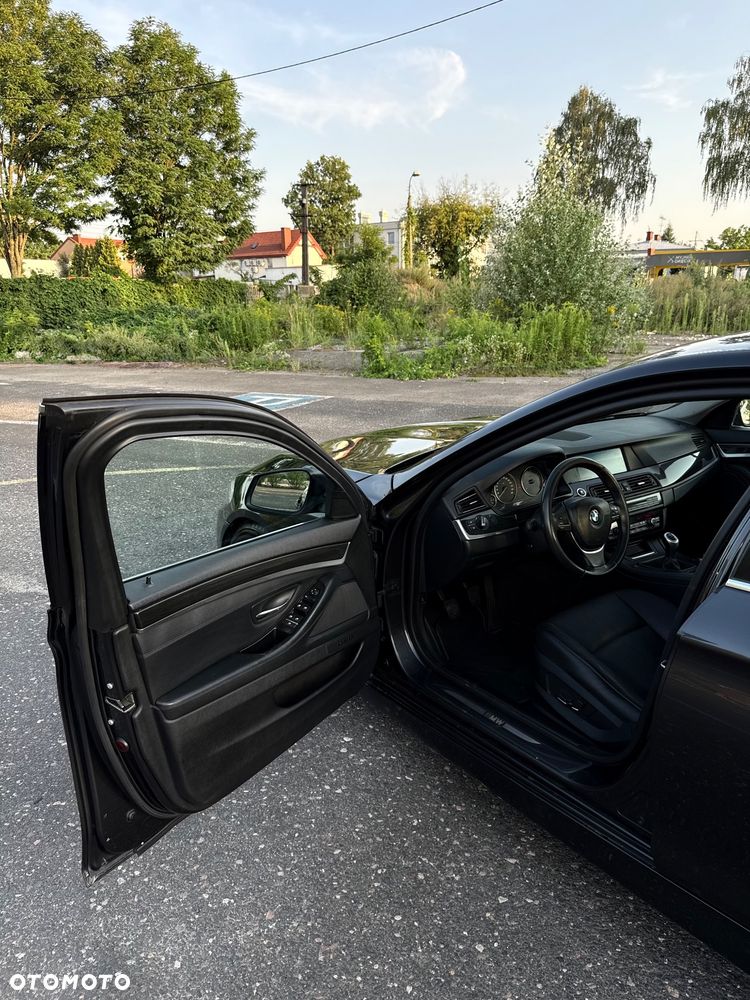 BMW Seria 5 525d - 11