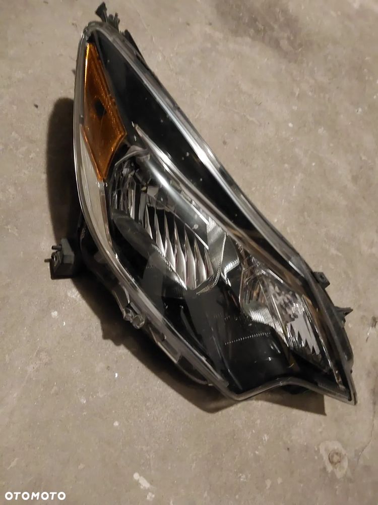 Nissan note versa lampa prawa - 1