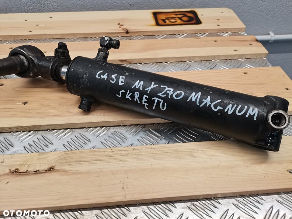 Case MX Magnum 2002r. {Cylinder hydrauliczny skrętu} - 5