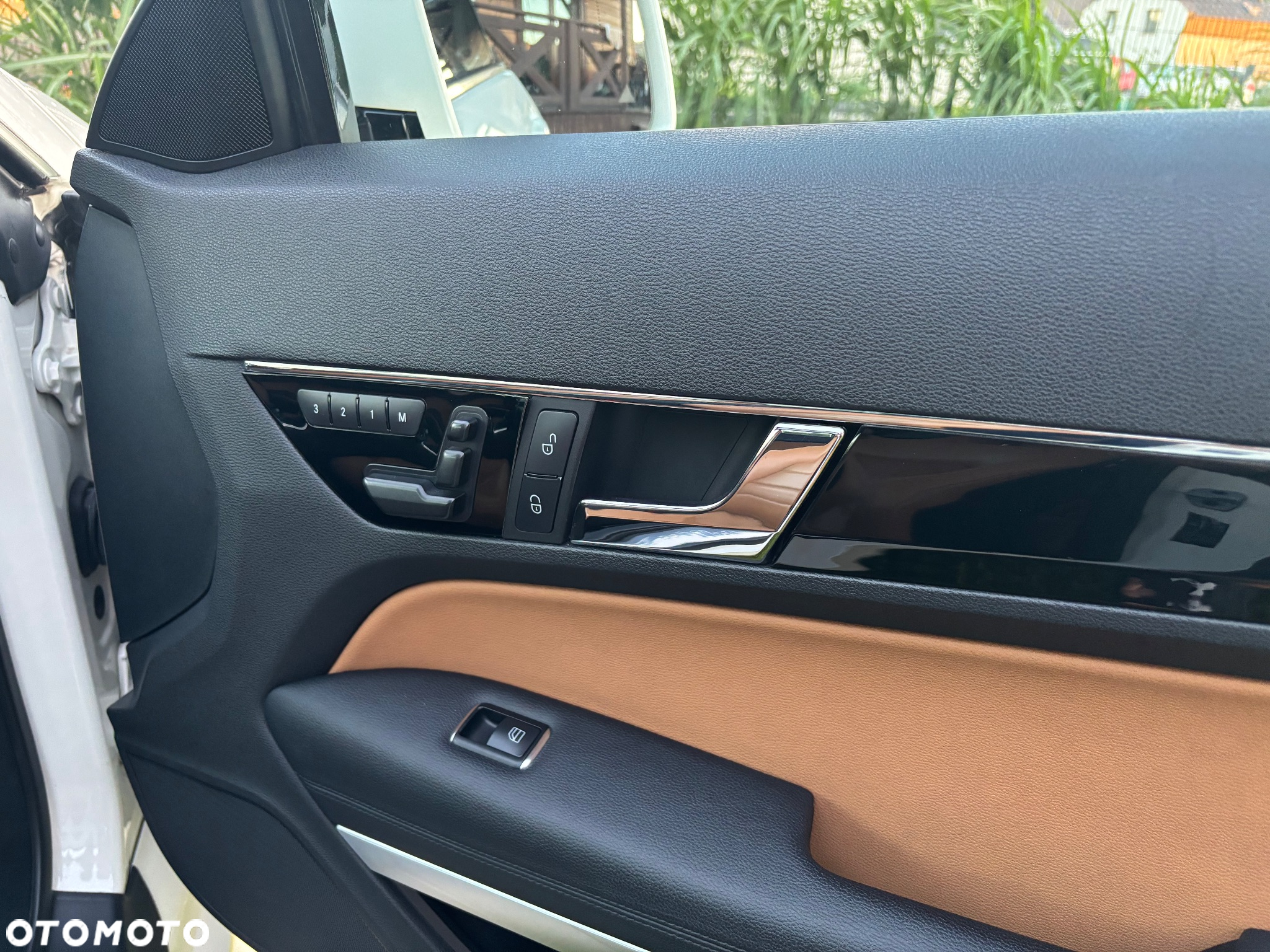 Mercedes-Benz Klasa E 250 CGI Coupe BlueEFFICIENCY Automatik Avantgarde - 25