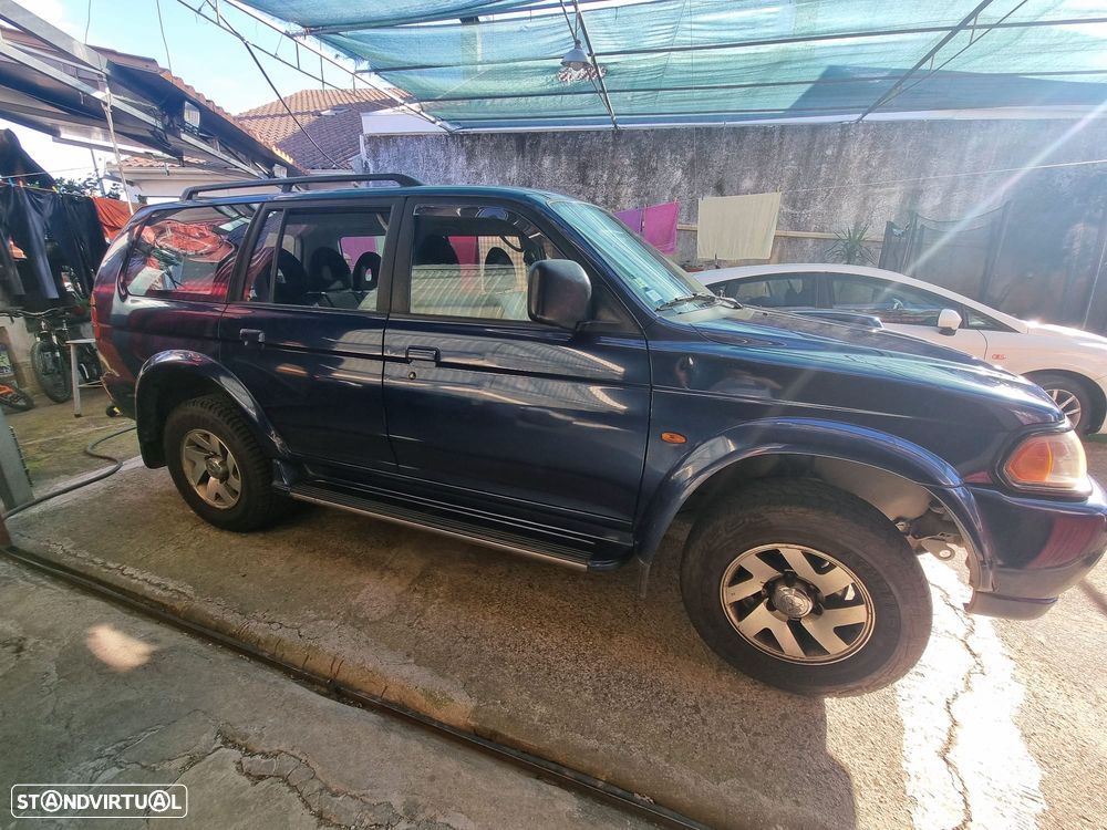 Mitsubishi Pajero Sport 2.5 TD GLS - 9
