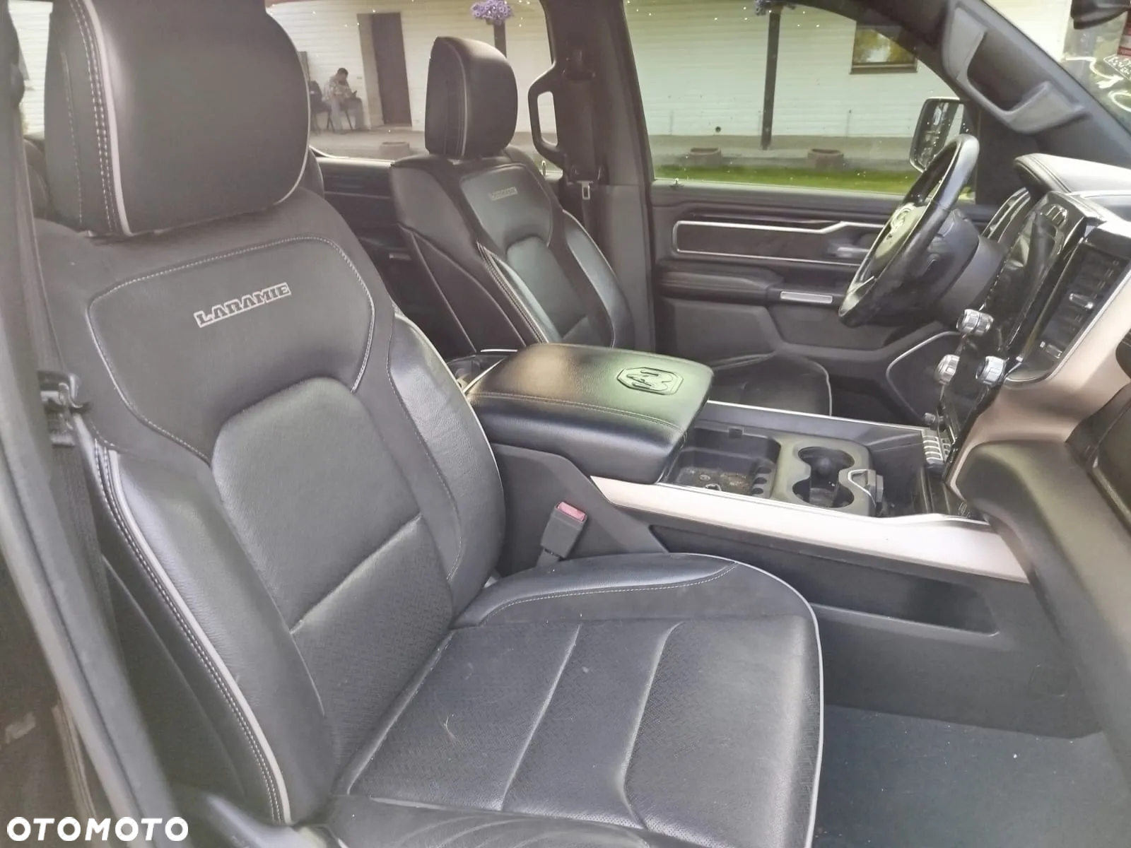 RAM 1500 5.7 Quad Cab Longbed Laramie Black - 11