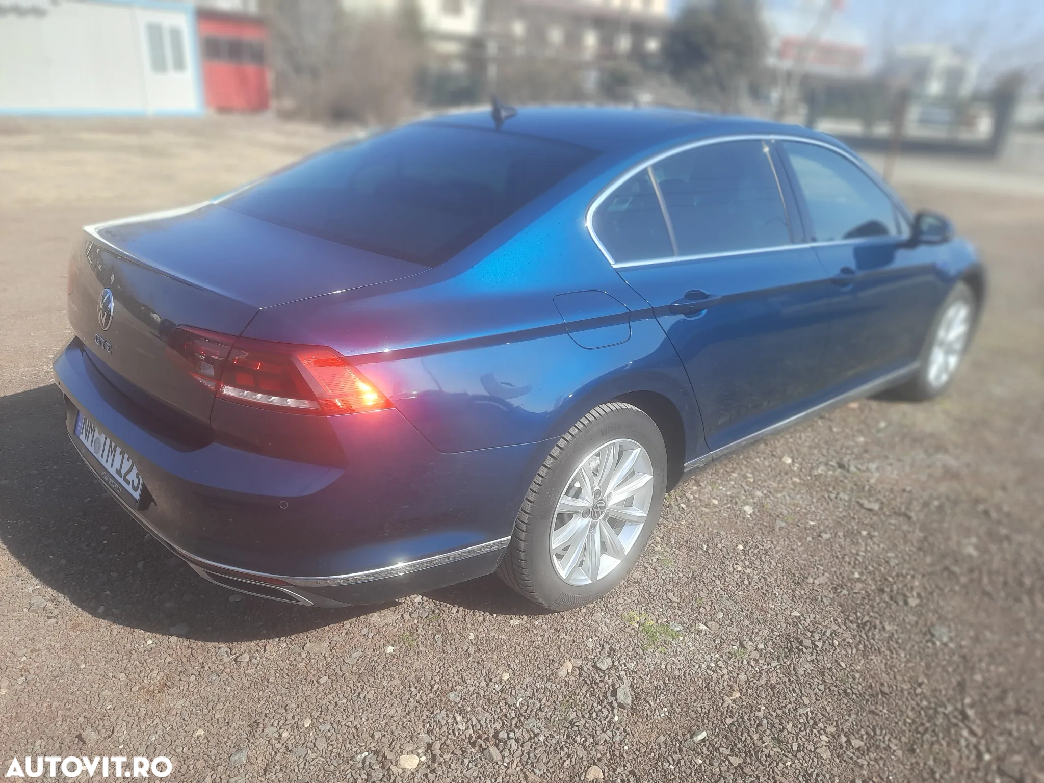 Volkswagen Passat - 4
