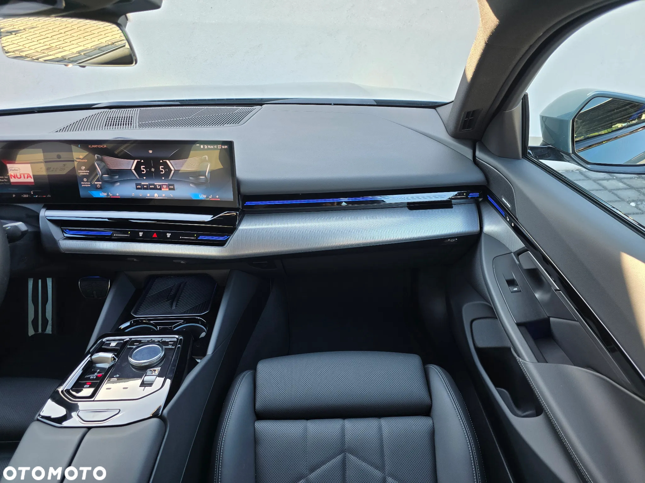 BMW Seria 5 520d xDrive - 11
