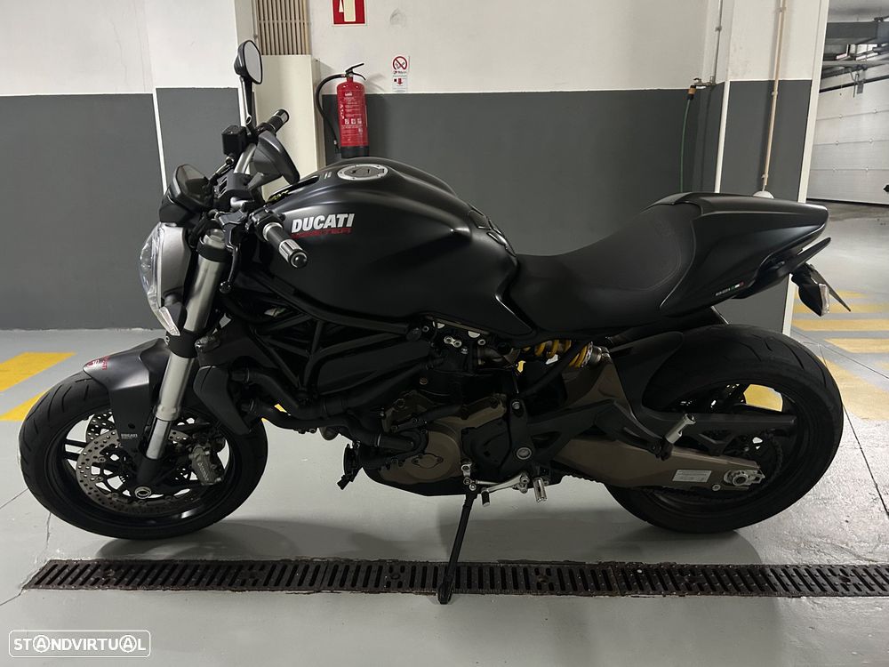 Ducati Monster - 1