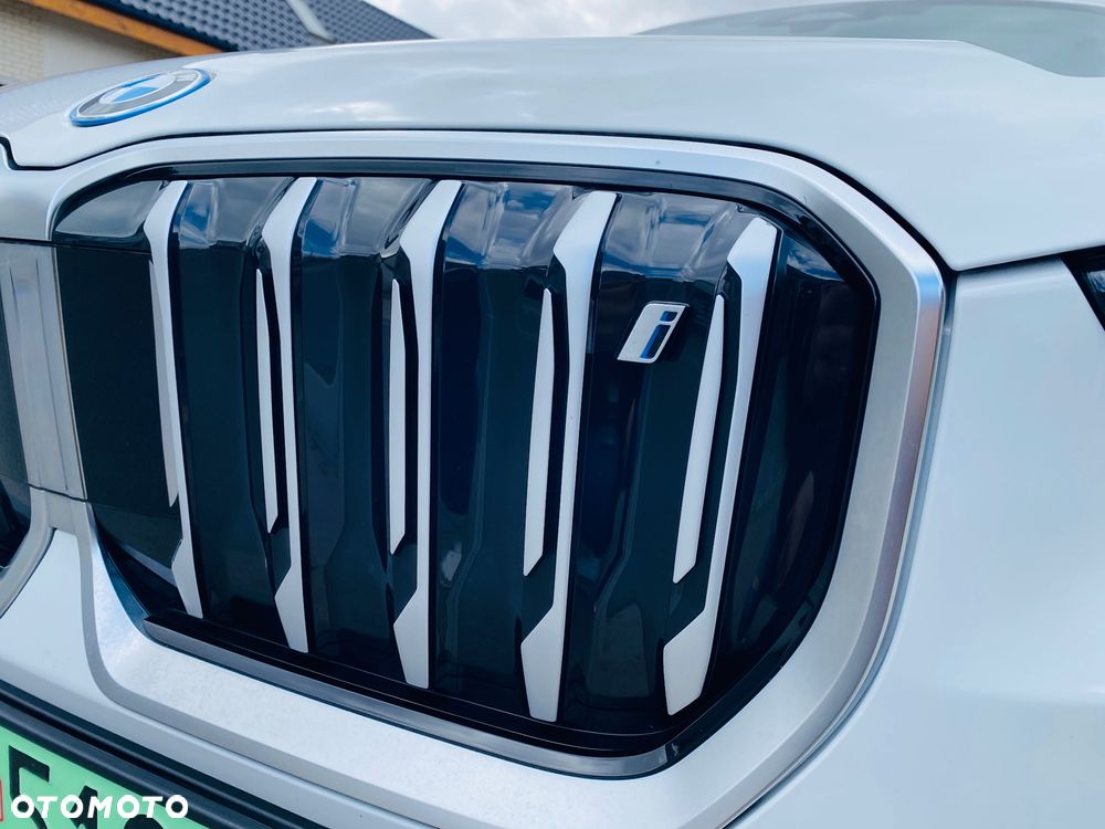BMW iX1 xDrive30 66.5kWh xLine - 1
