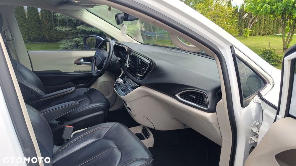 Chrysler Pacifica - 20