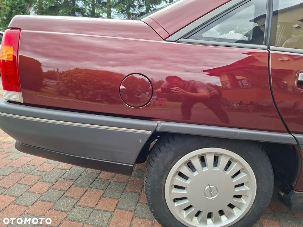Opel Omega 2.4i GL - 13