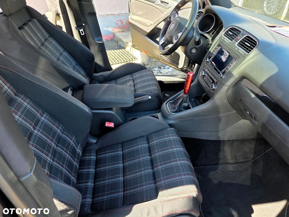 Volkswagen Golf 2.0 GTI - 13