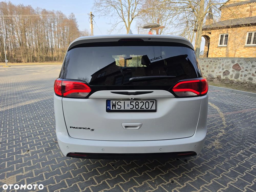 Chrysler Pacifica - 10