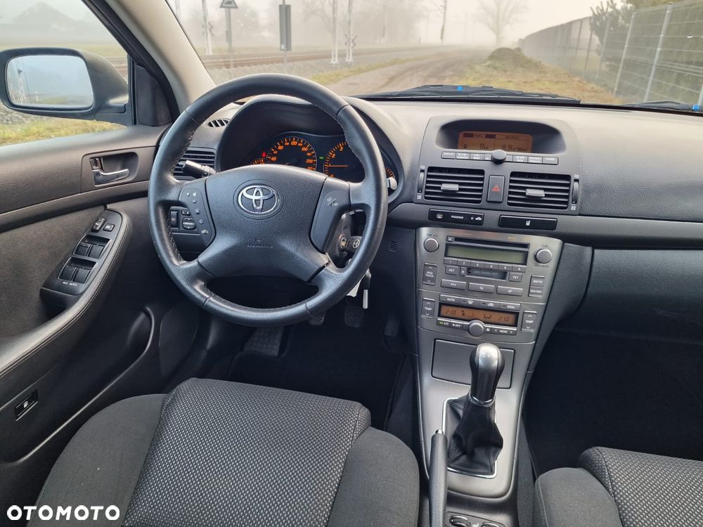 Toyota Avensis 2.0 VVT-i Executive - 8