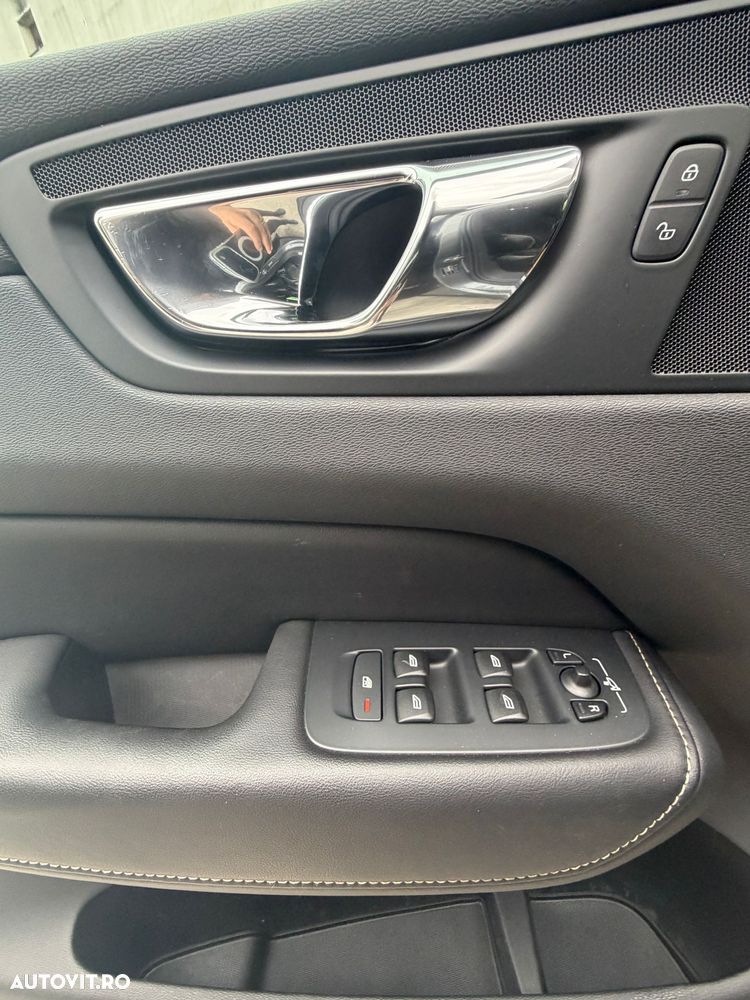 Volvo XC 60 D4 R-Design - 23