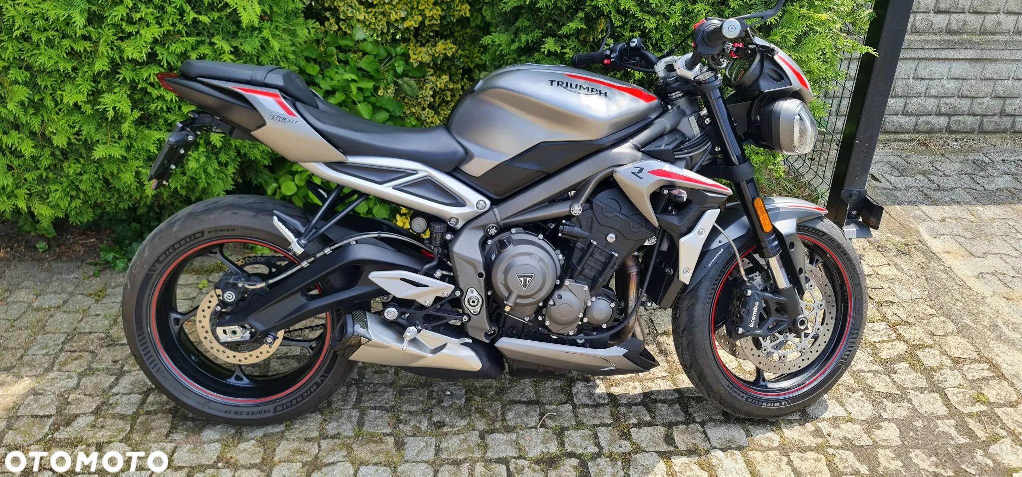 Triumph Street Triple - 1