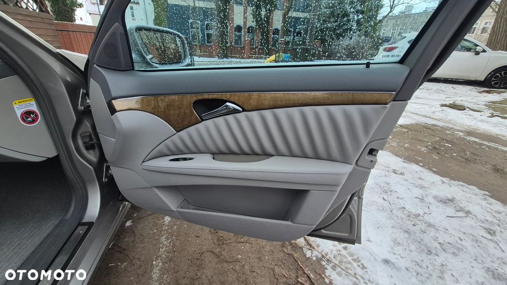 Mercedes-Benz Klasa E - 26