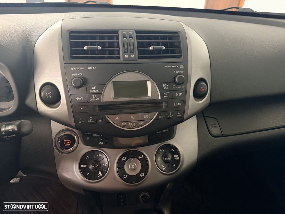 Toyota RAV4 2.2 D-4D - 8