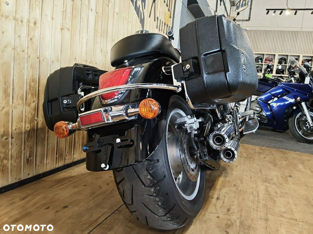 Suzuki Intruder - 8