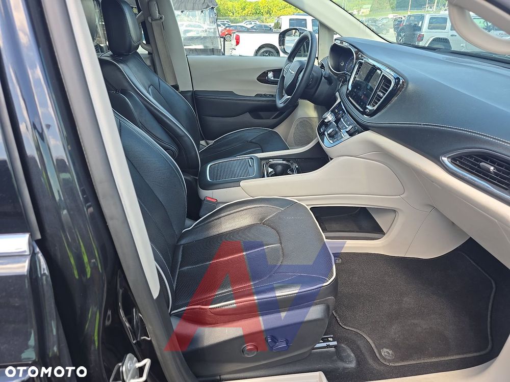Chrysler Pacifica - 9