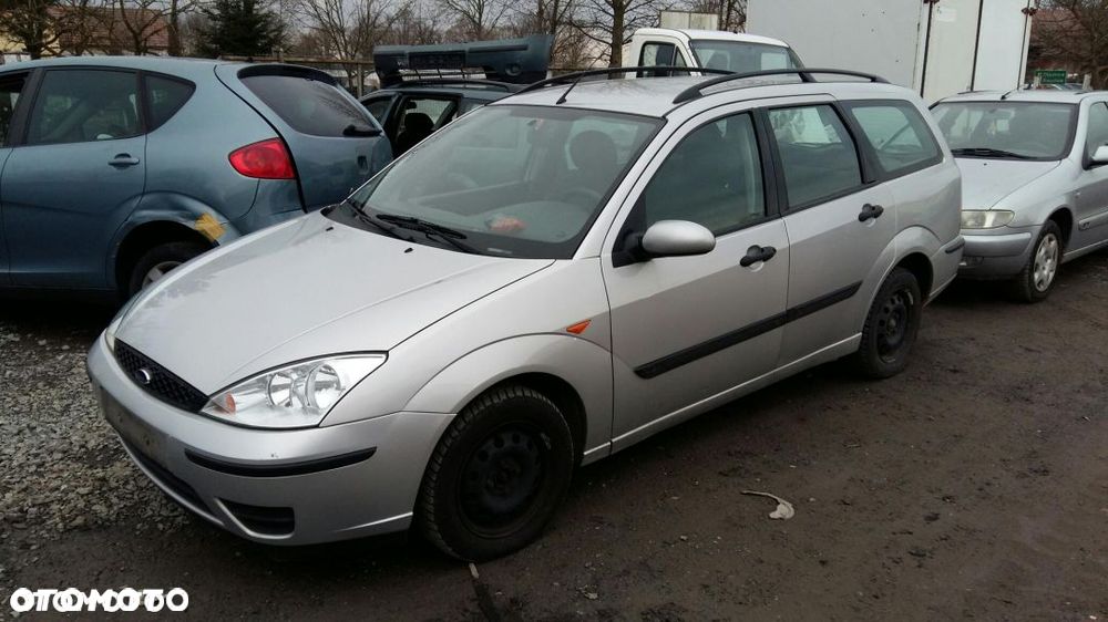 Części ford Focus mk1 kombi  1.4 16V srebrny - 3