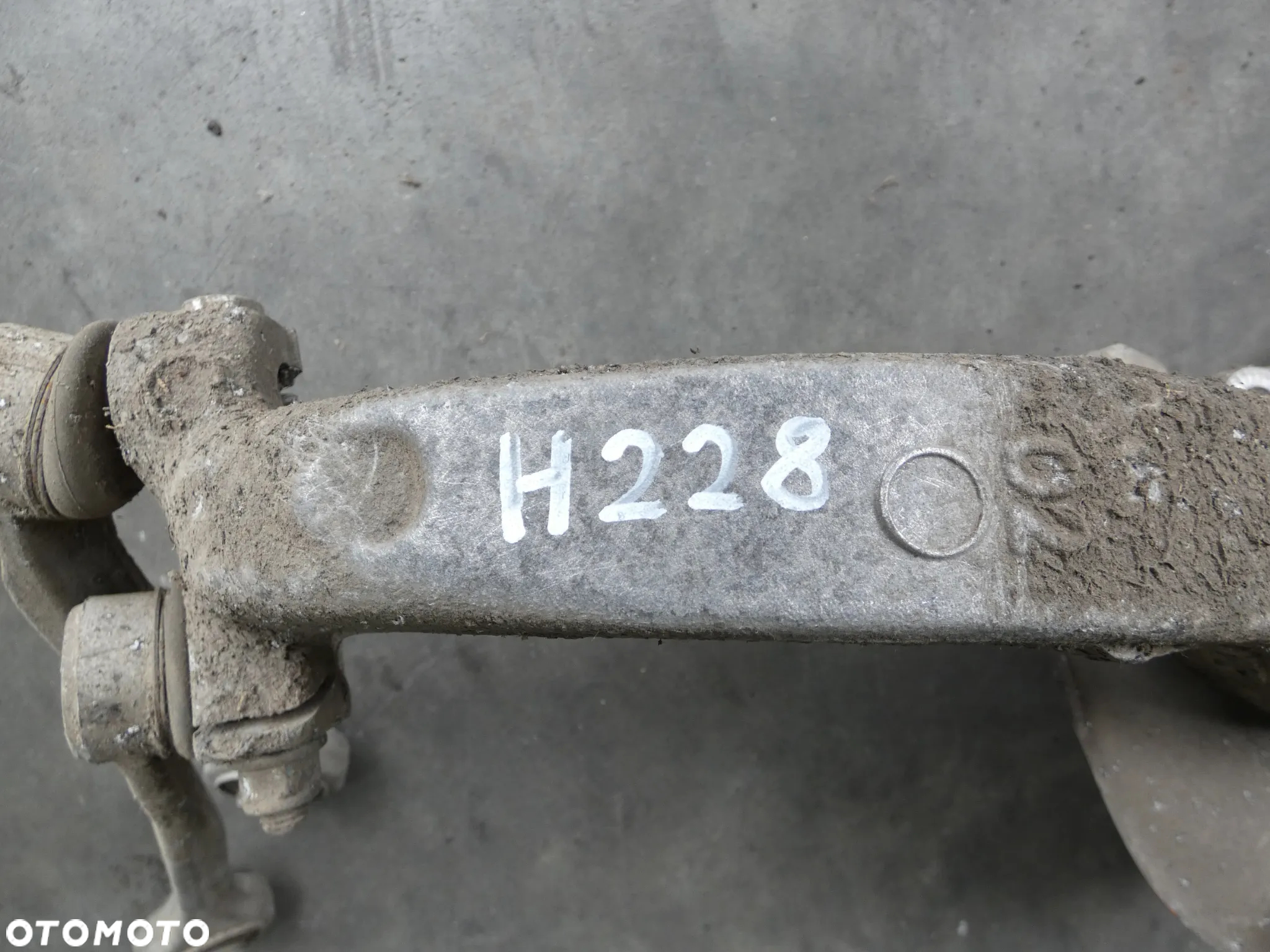 AUDI A6 C7 2.0 TDI ZWROTNICA PRAWA WAHACZE 4G0407242D H228 - 9