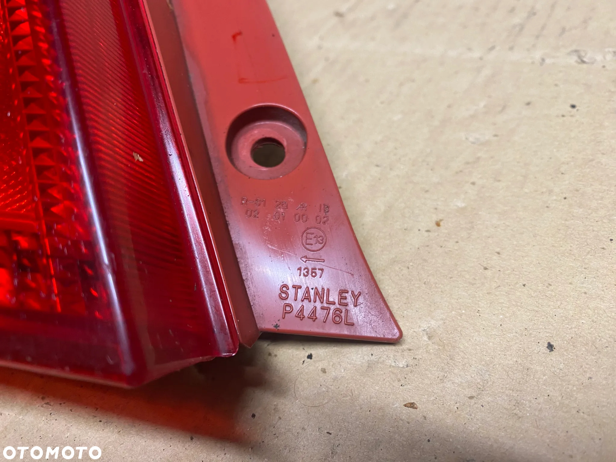 LAMPA TYLNA LEWA SUZUKI SWIFT IV P4476L - 4