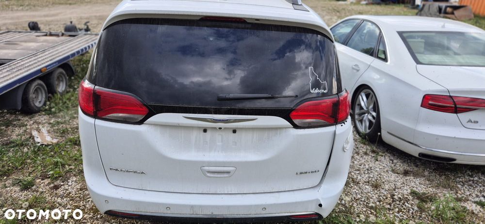 Chrysler Pacifica - 5