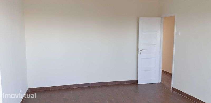 T2 grande, renov.,  c/ 2 WC´s ao pe do ACTION na Serra das Minas - Grande imagem: 3/3