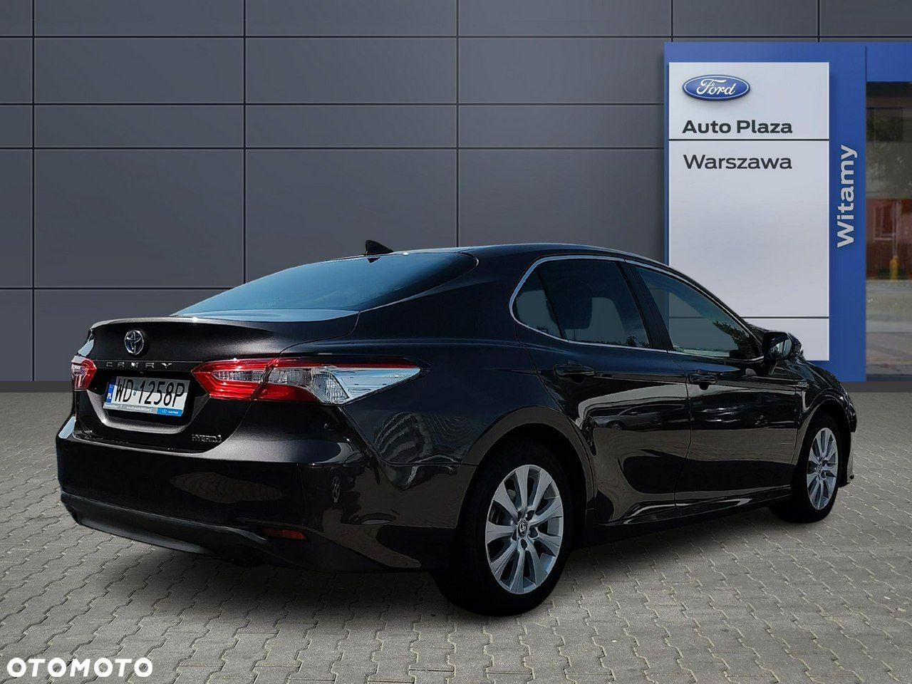 Toyota Camry - 5