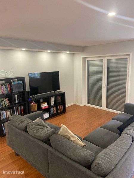 Moradia T4+1 com 3 frentes para venda em Valadares - Grande imagem: 5/11