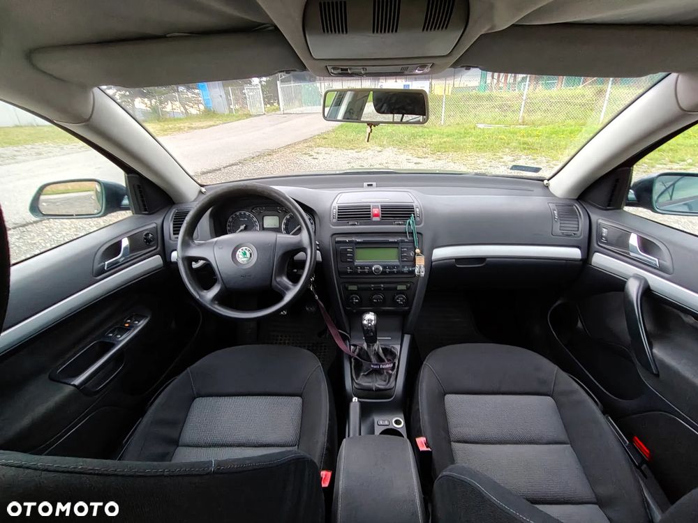 Skoda Octavia 1.6 Ambiente - 13