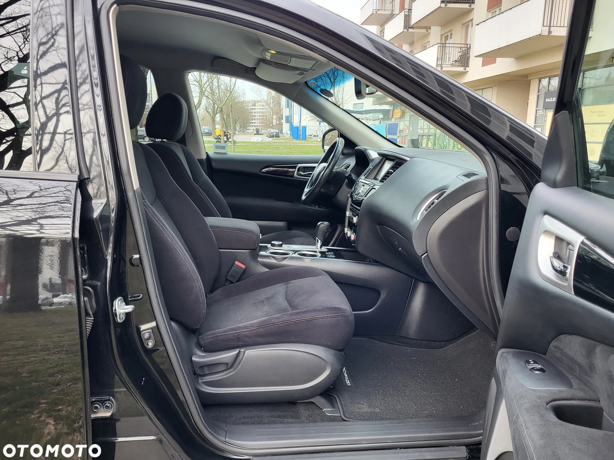 Nissan Pathfinder - 37