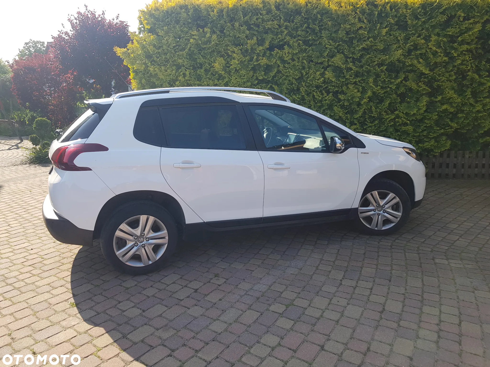 Peugeot 2008 - 8