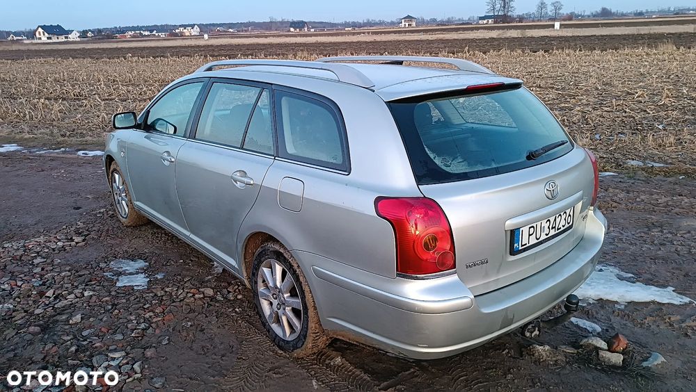 Toyota Avensis 2.0 D-4D - 12