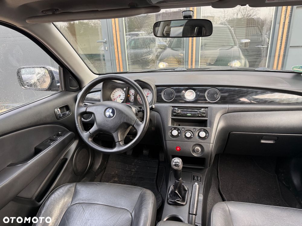 Mitsubishi Outlander 2.0 4WD Intense - 13