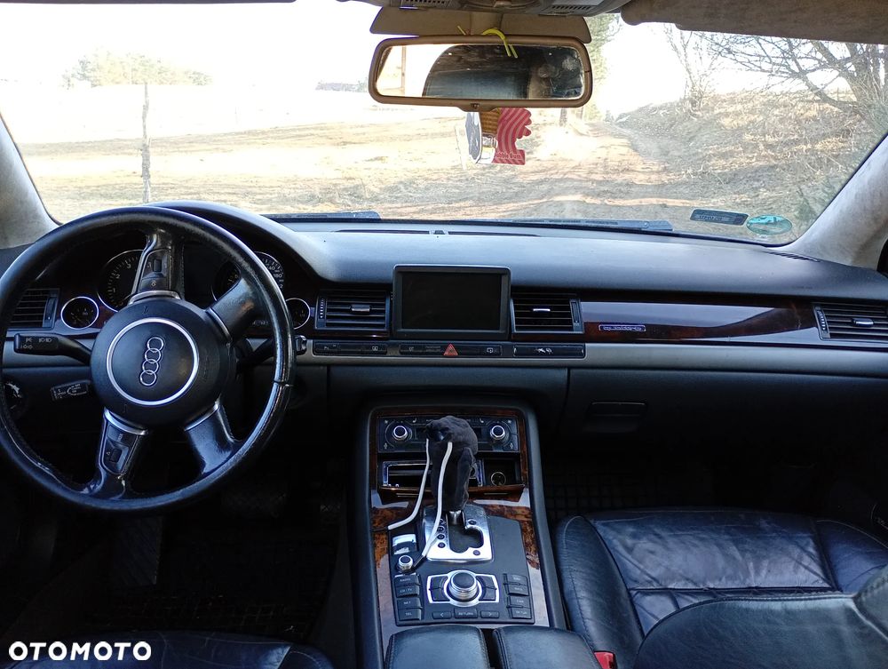 Audi A8 4.2 Quattro - 8