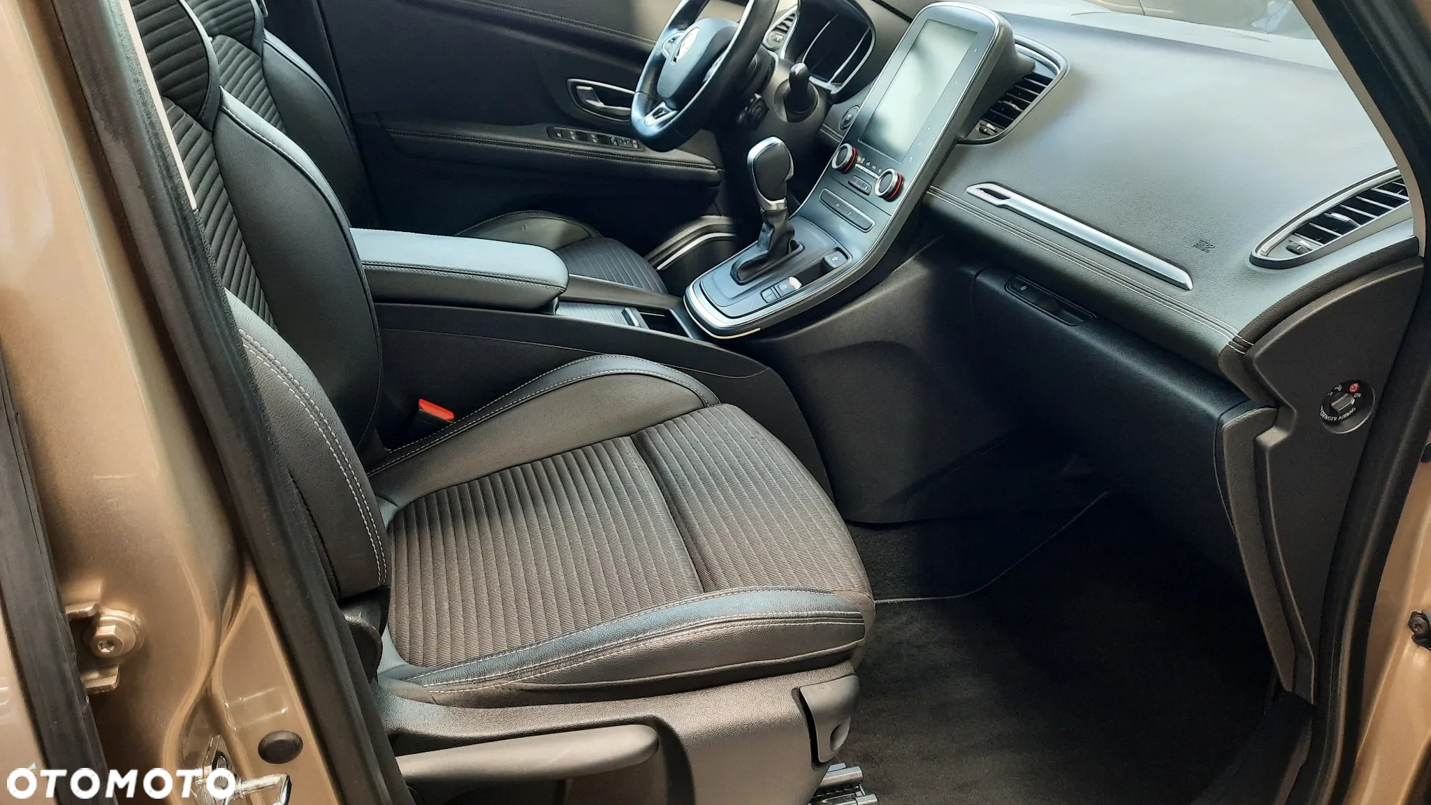 Renault Grand Scenic - 31